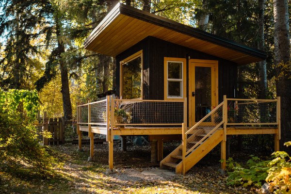 sustainable dlt tiny home office